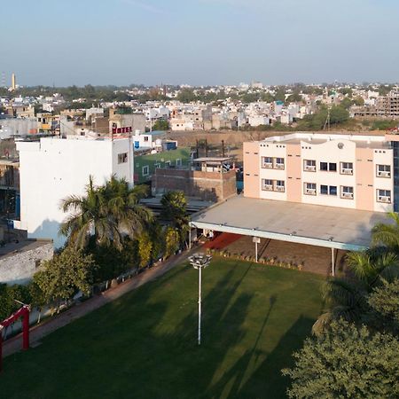 Ruchishree Garden Hotel Ujjain Ngoại thất bức ảnh