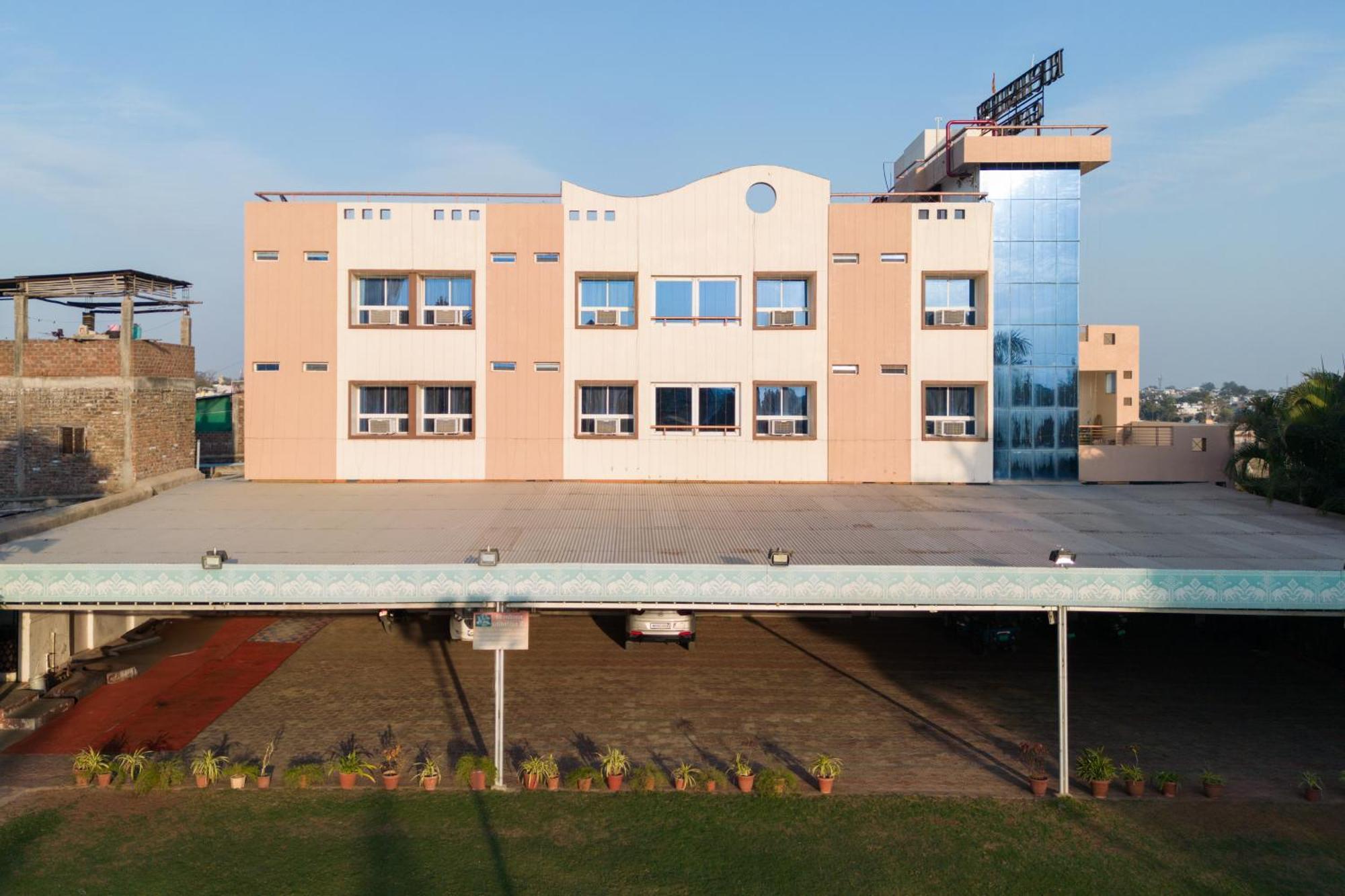Ruchishree Garden Hotel Ujjain Ngoại thất bức ảnh