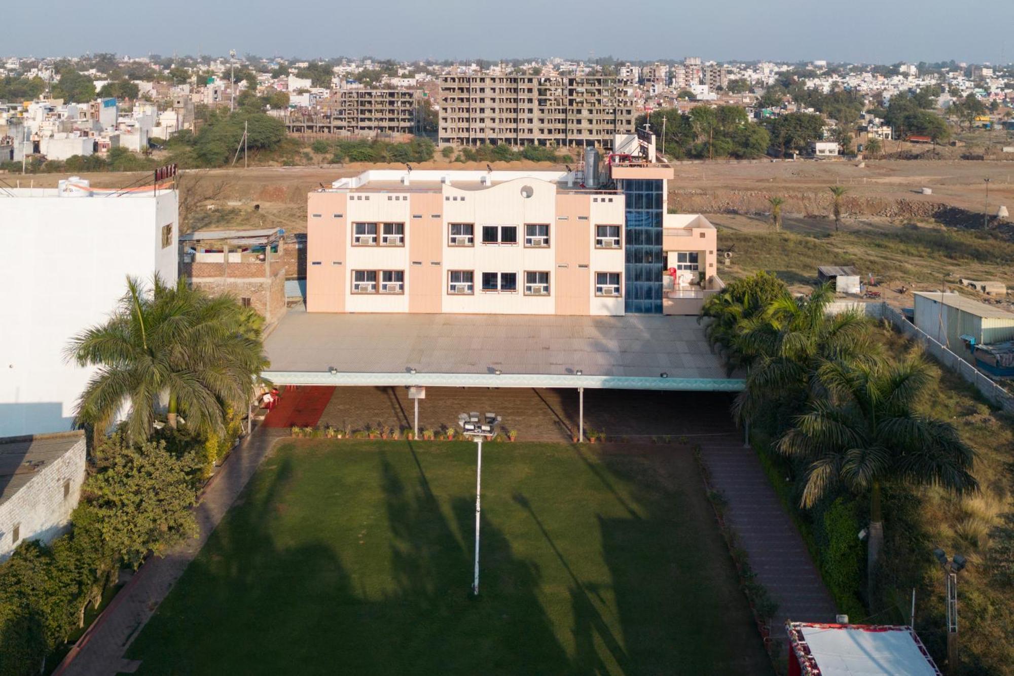 Ruchishree Garden Hotel Ujjain Ngoại thất bức ảnh